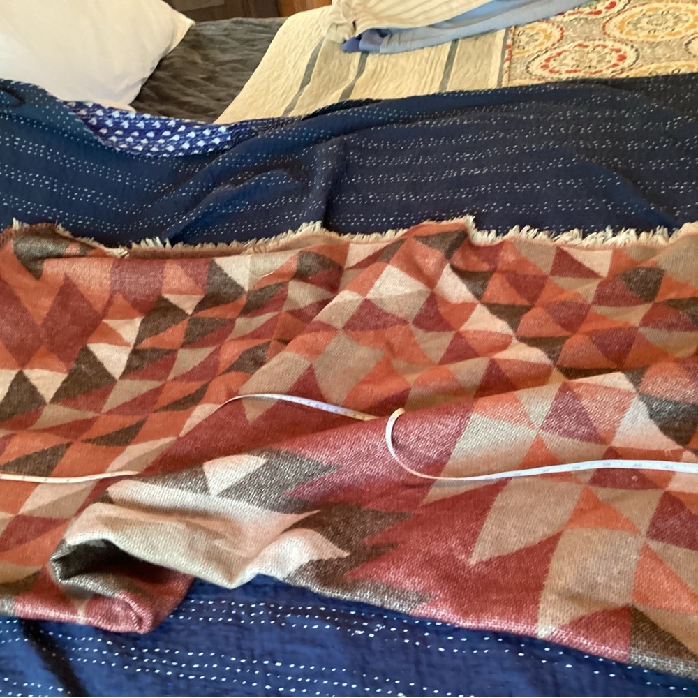 Geometric Patterned Cape Steve Madden - image 4